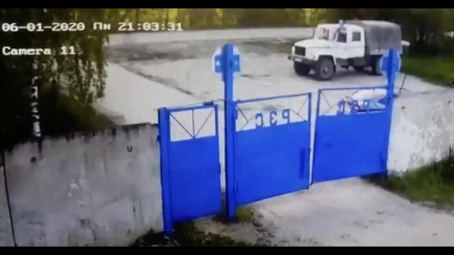 Видео: В Нижегородской области пьяный полицейский насмерть сбил на обочине женщину 