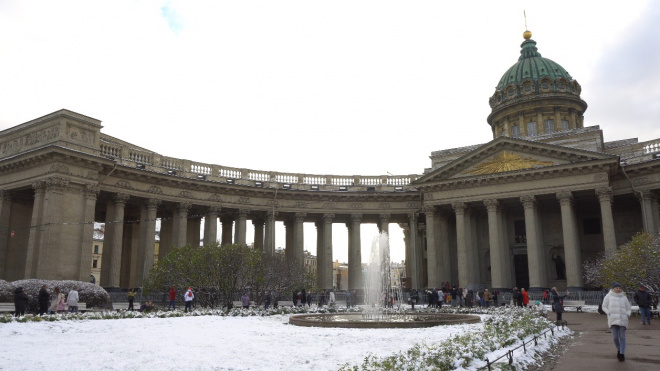 "Убирать будет Дед Мороз": как петербуржцы встретили первый снег