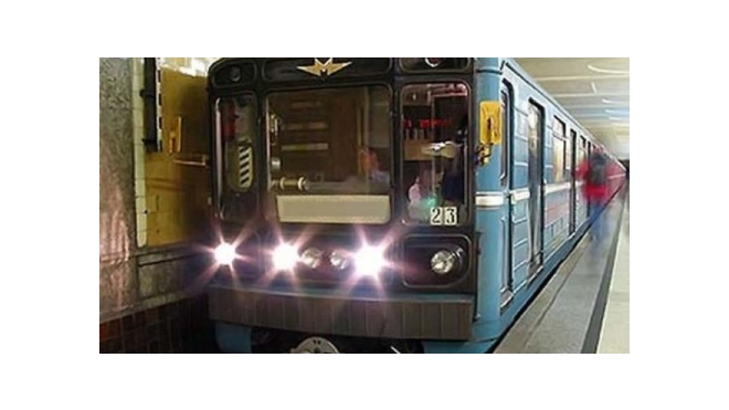 Поезд протащил петербуржца по платформе на станции "Проспект Ветеранов"