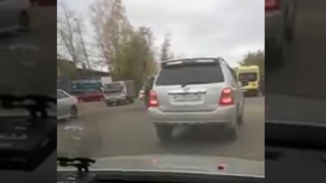 Видео из Читы: Маршрутка с пассажирами врезалась в грузовик и перевернулась