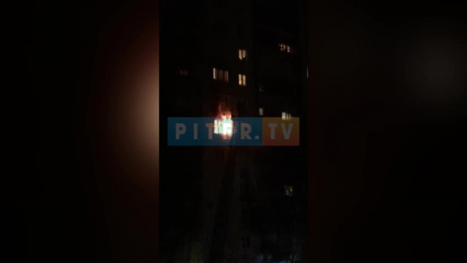 На Латышских Стрелков ночью горела квартира: соседи увидели открытый огонь
