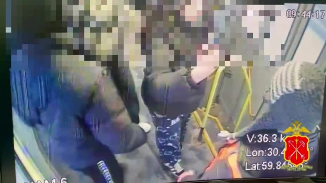 В избиении кондуктора трамвая подозревают петербургских подростков
