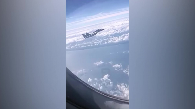 Пилот F-16 ВВС Польши вызвал недоумение у российских летчиков