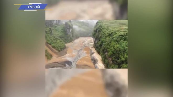 В провинции Хубэй эвакуировали более восьми тысяч человек из-за оползня
