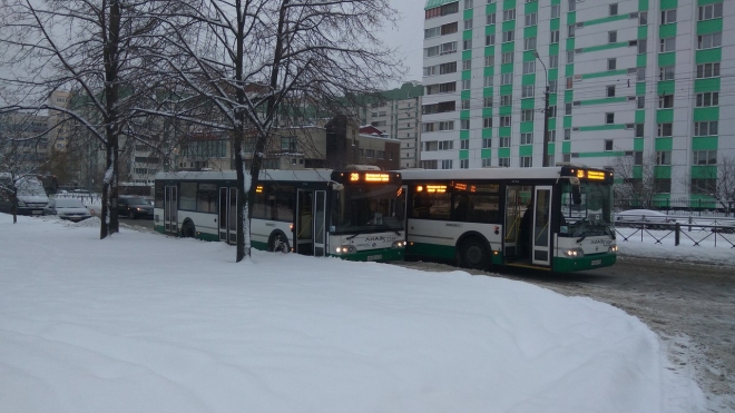 Авария с двумя автобусами перекрыла движение на Маршала Казакова