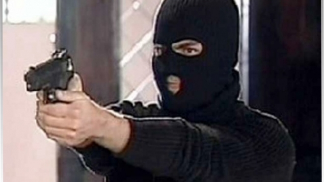Петербургский семиклассник совершил вооруженное нападение, спрятав лицо под черной маской