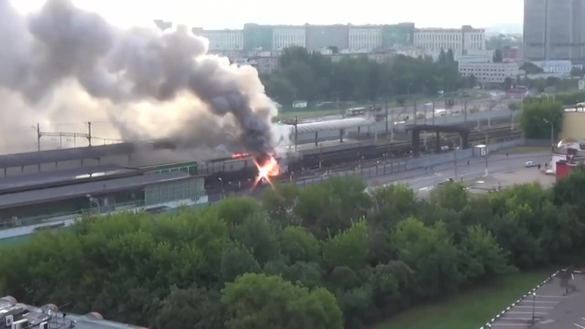 Появилось видео страшного пожара на станции метро "Выхино" в Москве