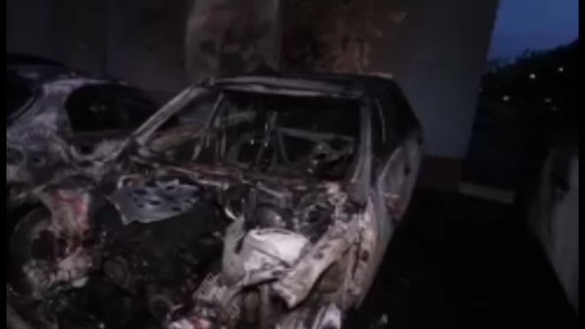 Видео из Киева: Ночью во дворе сгорели дотла 5 иномарок