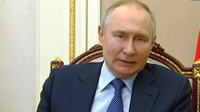 Путин отметил важность работы над укреплением суверенитета России