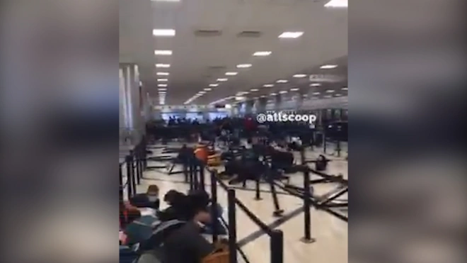 В аэропорту Атланты из-за случайного выстрела пострадали три человека