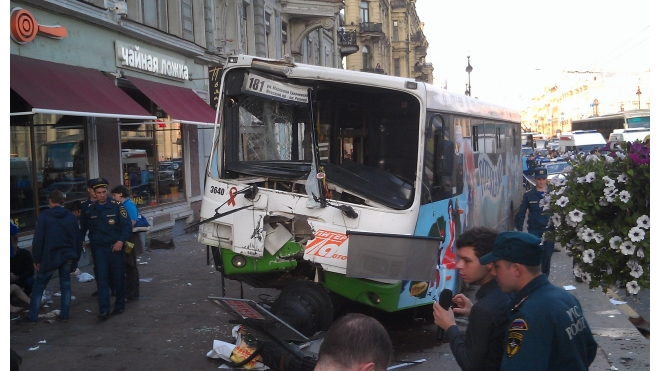 ДТП на Невском проспекте: в компании "Питеравто" уверяют, что машина была исправна, а водитель прошел обследование