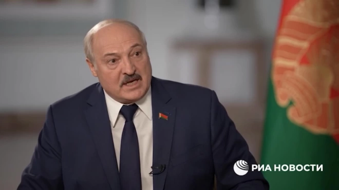 Лукашенко объяснил свое появление с автоматом во время протестов