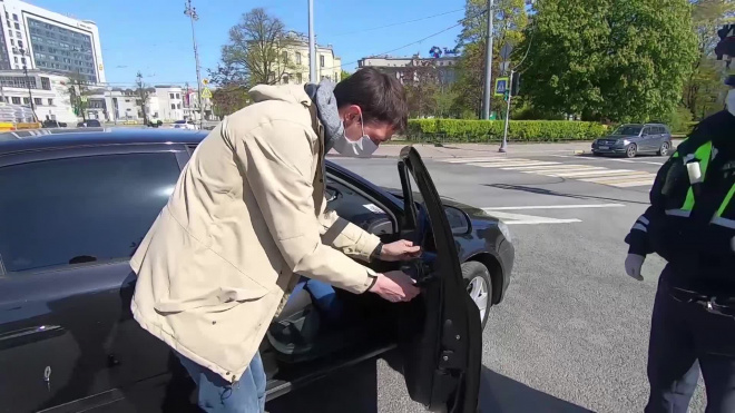 В Петербурге выявили более двух тысяч любителей темной тонировки автомобилей
