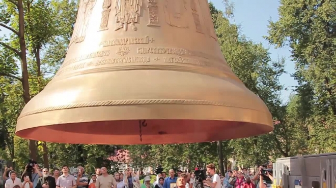 В Александро-Невскую Лавру доставили 18-тонный колокол "Александр Невский"