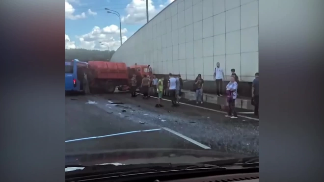 Десять человек пострадали в ДТП с автобусом в Москве