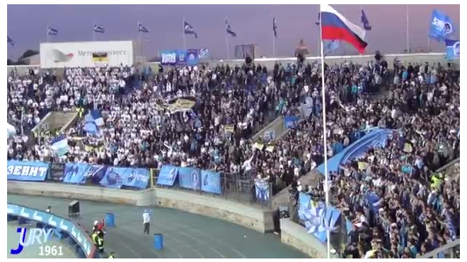 Фанаты Зенита на Петровском подожгли чеченский флаг