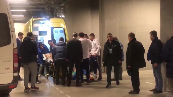 Появились фото и видео вратаря Андрея Лунева в больнице после матча с Испанией