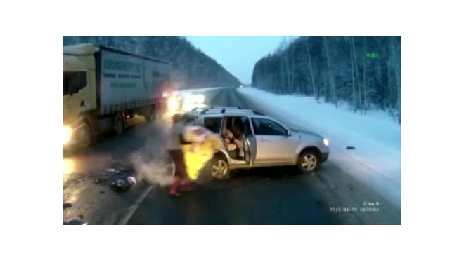 Видео ДТП: младенец вылетел из иномарки под колеса фуры в Нижегородской области