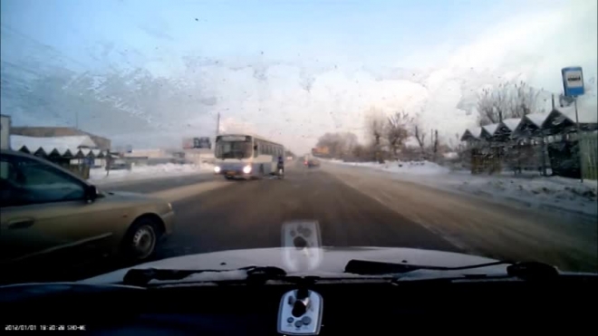 Железные нервы Челябинского пешехода возмутили очевидцев(видео)