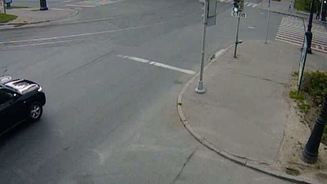 Трагическую гибель скутериста на Васильевском зафиксировала камера наблюдения