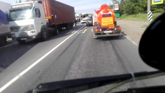 Жесткое столкновение маршрутки и фуры на Колпинском шоссе попало на видео