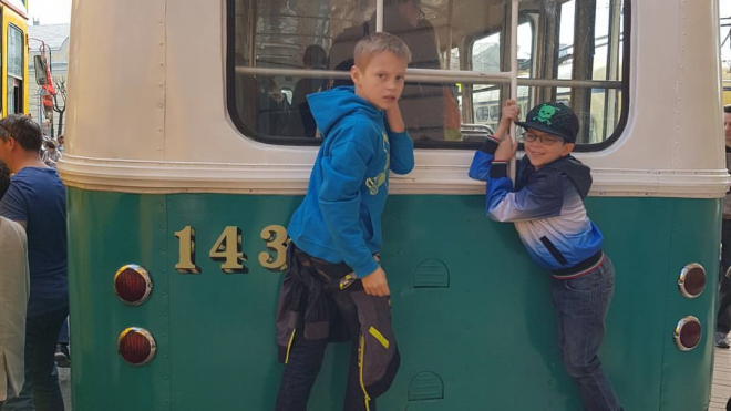 Ужасающие новости из Петербурга: дети обкидывали петардами поезда 