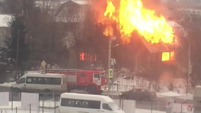 Видео: В Колтушах полностью сгорел частный дом