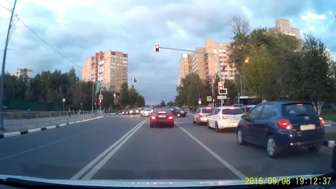 Пируэты наглого автомаха на Porshe в Одинцово попали на видео