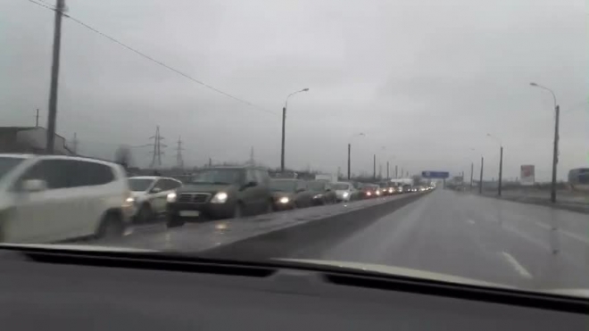 Видео: Обрыв проводов спровоцировал пробку на Шафировском проспекте 