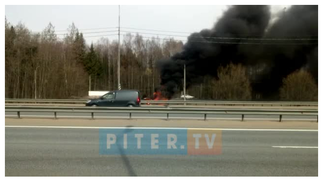 Видео: на "Коле" горит автомобиль