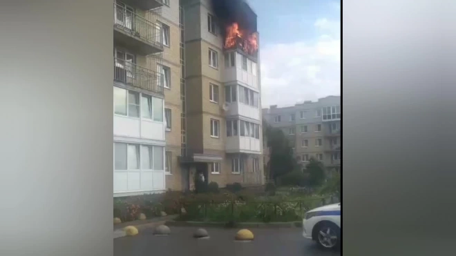 В Шушарах загорелся балкон однокомнатной квартиры