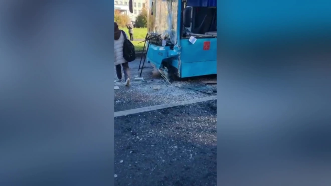 Два "лазурных" автобуса попали в ДТП на Бестужевской