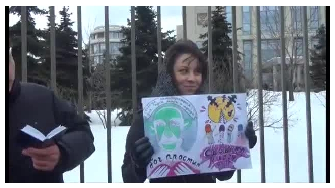 Полиция разогнала пикеты в поддержку Pussy Riot