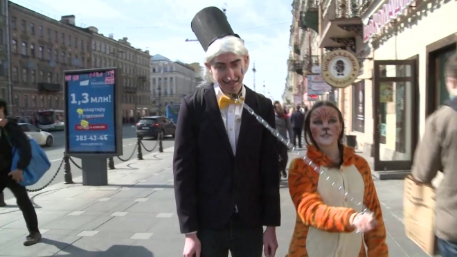 На Невском проспекте тигры укротили дрессировщика