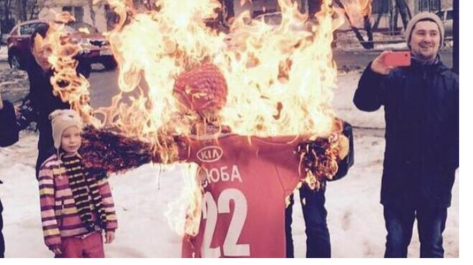 На Масленицу фанаты жгли футболки Дзюбы
