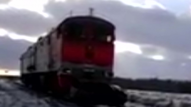 На Ставрополье локомотив протаранил "Оку" на переезде