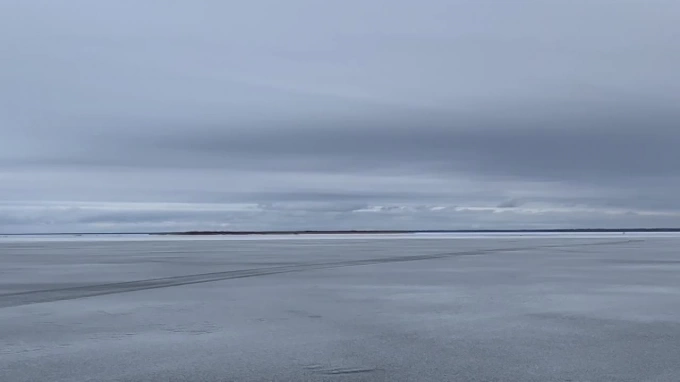 На реке Свирь и Свирской губе Ладожского озера сегодня взрывали лед