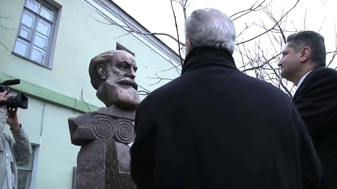 Памяти академика. Во дворе филфака СПбГУ открыт памятник Иосифу Орбели