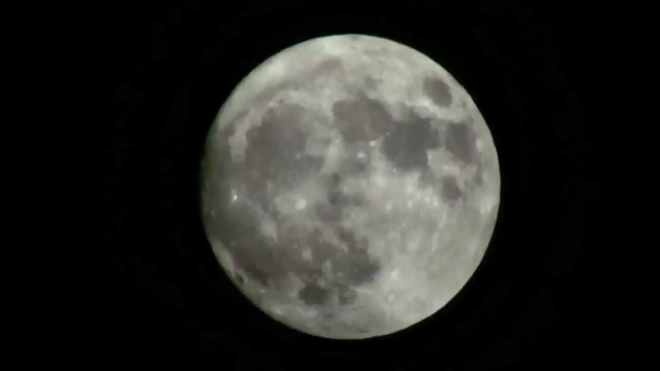 Луна надвинется на Землю в ночь на 6 мая