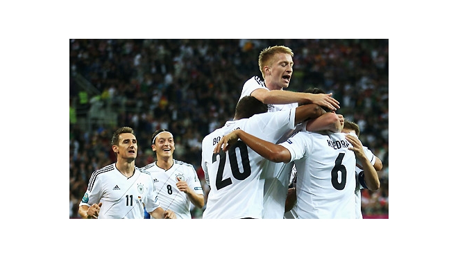 Евро-2012. Германия разгромила Грецию и вышла в полуфинал чемпионата Европы (!!!видео!!!)