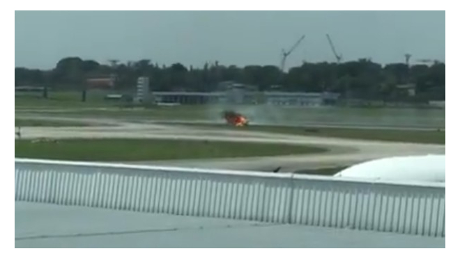 Видео из Сингапура: На авиасалоне Singapore Airshow 2018 сгорел самолет
