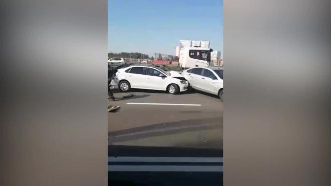 Два человека пострадали в массовом ДТП с маршруткой в Шушарах