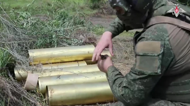 Минобороны показало кадры боевой работы самоходных артиллерийских установок "Гиацинт-С"