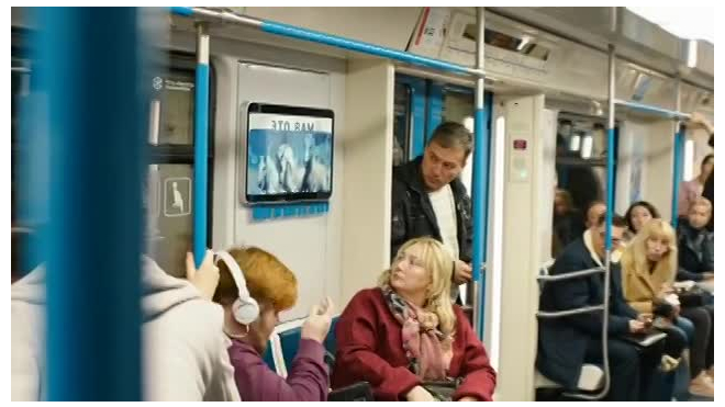 Акцией Бэнкси московское метро прорекламировало свои новые браслеты для оплаты проезда 