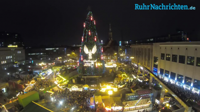 Видео: в Германии зажгли самую большую рождественскую елку в мире 