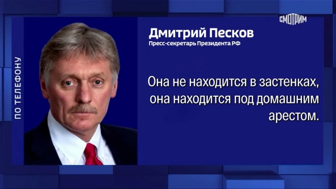 В Кремле прокомментировали попытку женщины повесить флаг России в Одессе