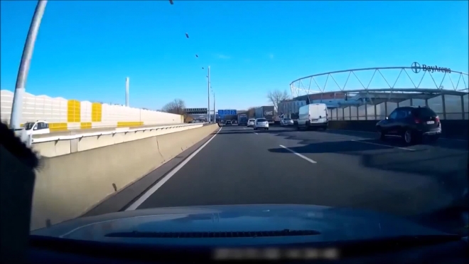Прыжок.