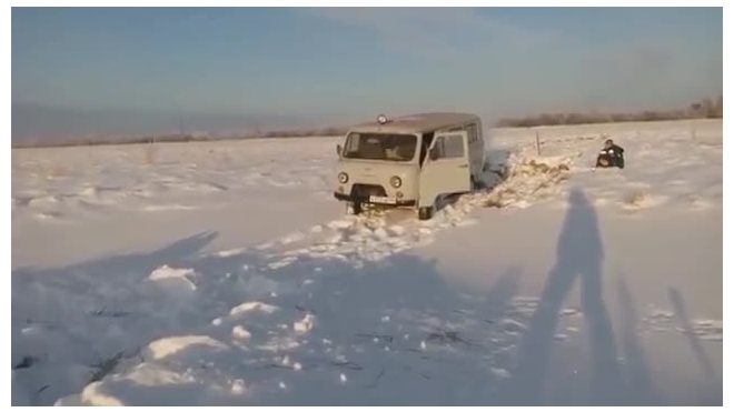 Уаз хлопнул дверью и провалился под землю