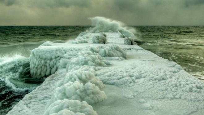 Замерзшее Черное море поражает фантастической красотой