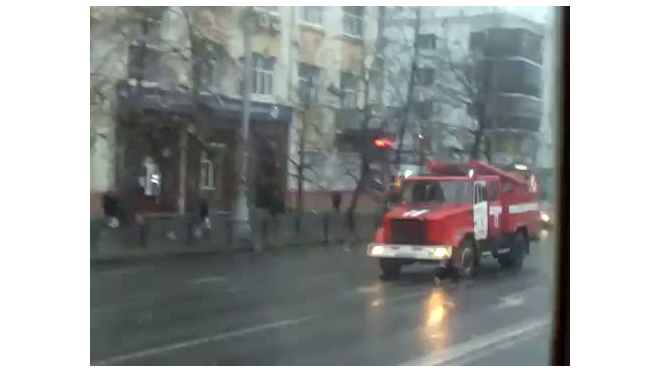 В Петербурге мужчина оказался в больнице, попав под колеса пожарной машины